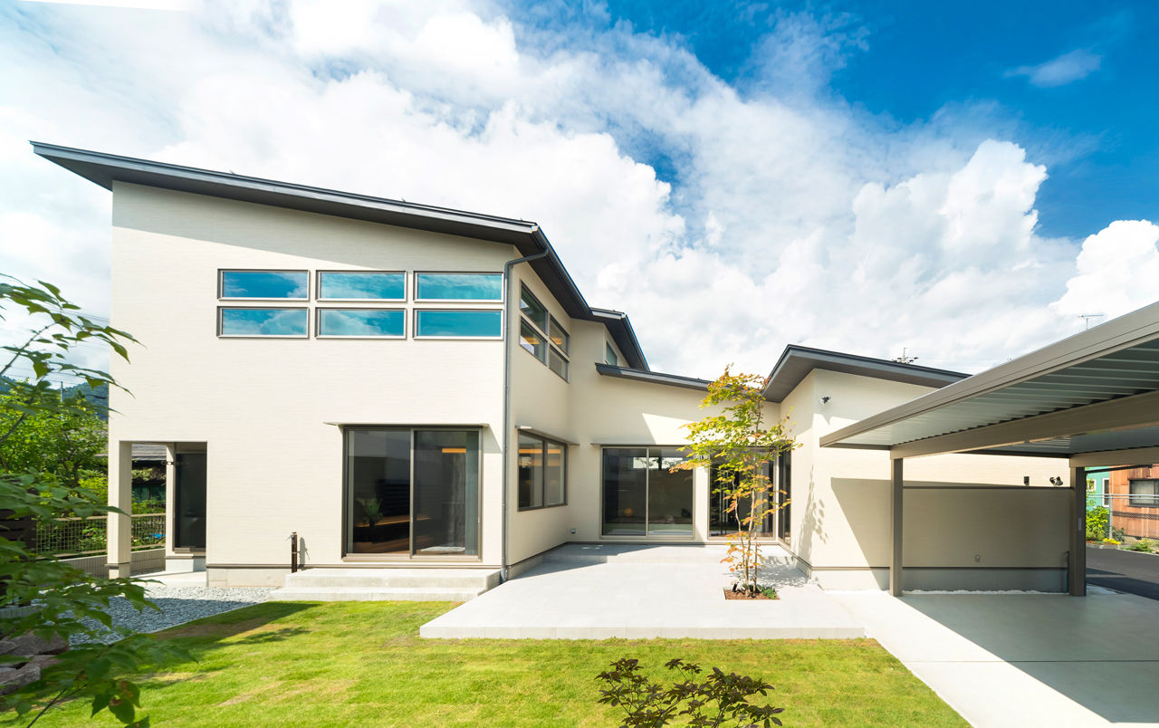 NOZOMI HOME 【岐阜県｜大空間・大開口】テラスを囲むコの字のレイアウト。こだわりのライティングで高級ホテルの風情の建築実例画像1