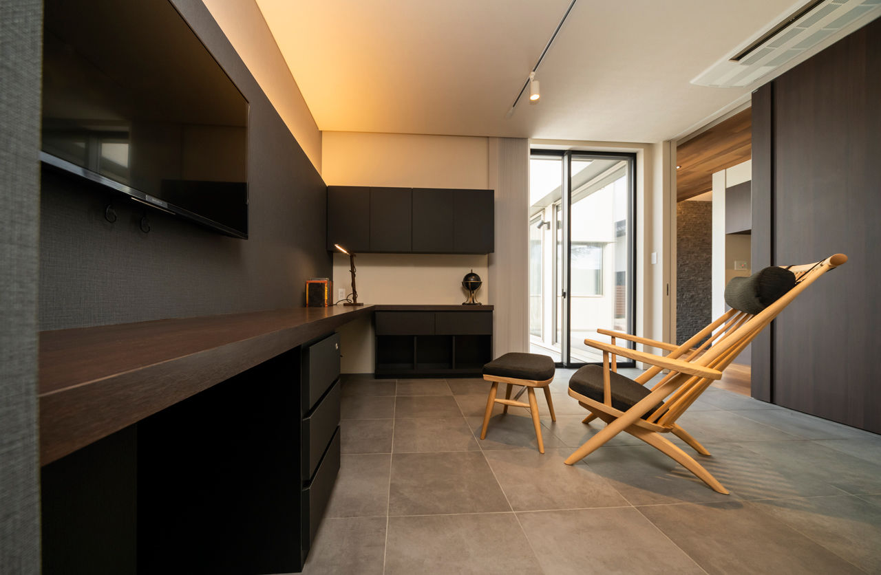 NOZOMI HOME 【岐阜県｜大空間・大開口】テラスを囲むコの字のレイアウト。こだわりのライティングで高級ホテルの風情の建築実例画像4