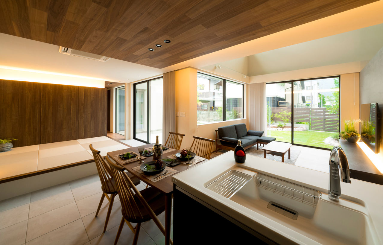 NOZOMI HOME 【岐阜県｜大空間・大開口】テラスを囲むコの字のレイアウト。こだわりのライティングで高級ホテルの風情の建築実例画像6
