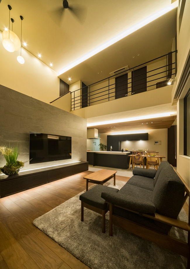 NOZOMI HOME 【岐阜県｜大空間・大開口】テラスを囲むコの字のレイアウト。こだわりのライティングで高級ホテルの風情の建築実例画像9