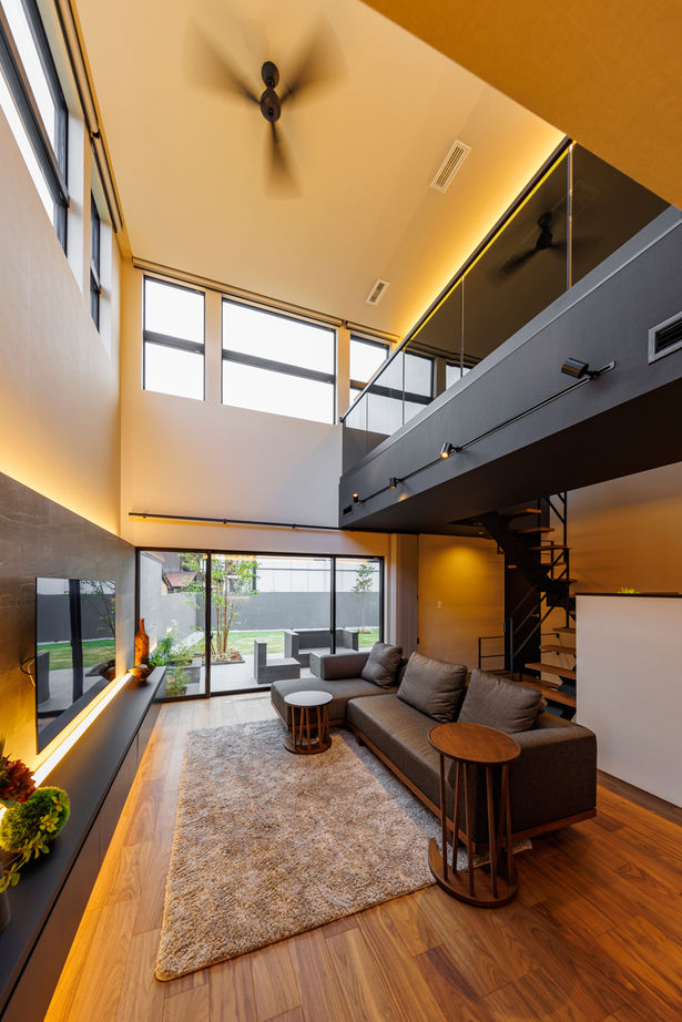 NOZOMI HOME 【岐阜県｜ガレージハウス・全館空調】吹抜リビングは圧巻の開放感。美しいデザインと快適な室温に癒されるの建築実例画像2