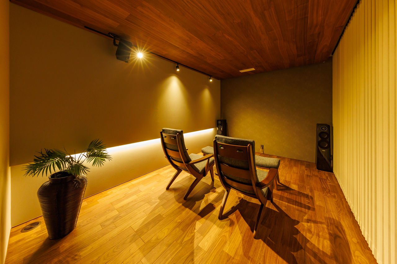 NOZOMI HOME 【岐阜県｜ガレージハウス・全館空調】吹抜リビングは圧巻の開放感。美しいデザインと快適な室温に癒されるの建築実例画像9