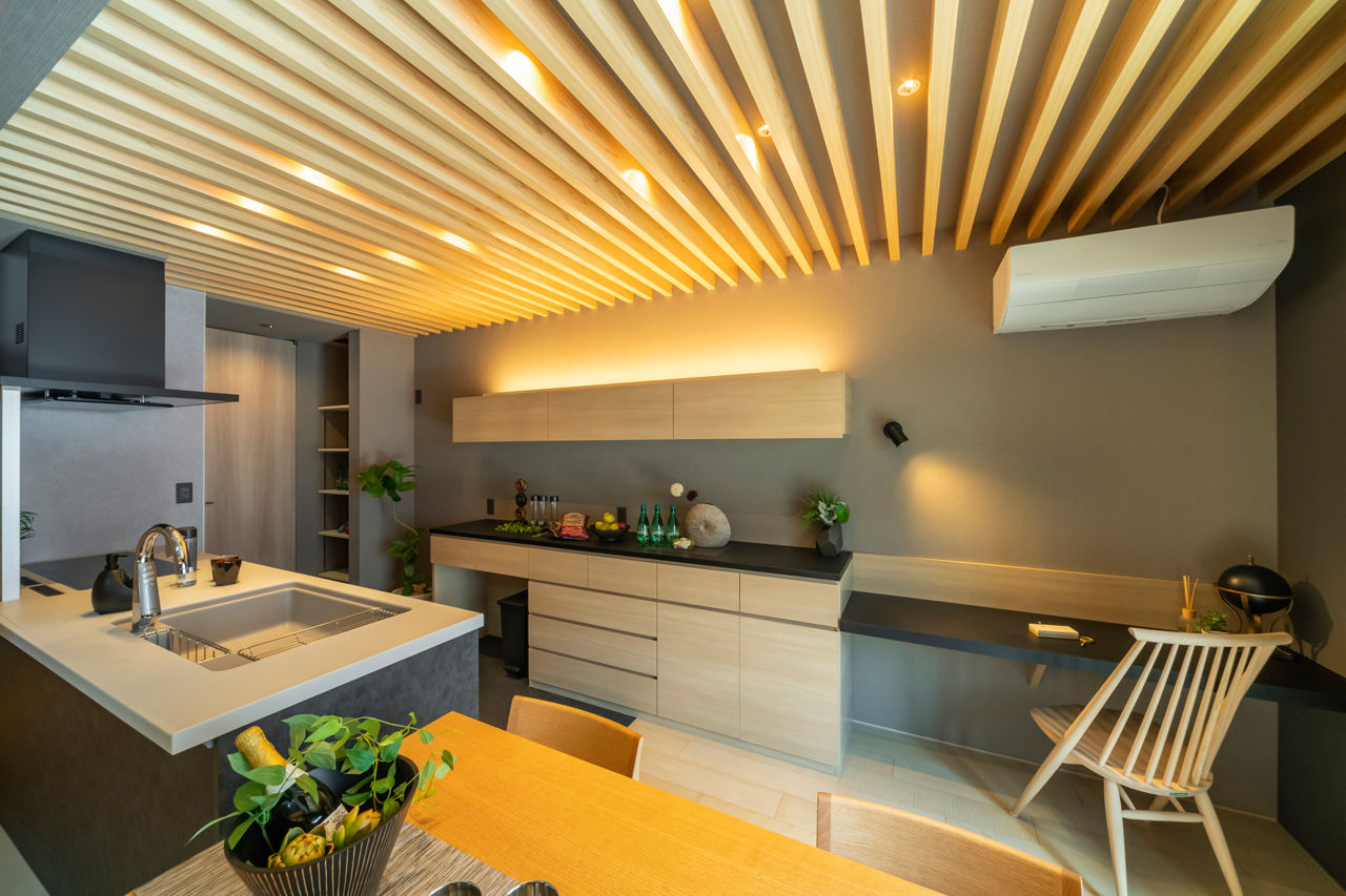 NOZOMI HOME 【岐阜市｜旅館の風情】縦格子が印象的。グレーとナチュラルな木目のスタイリッシュな和モダン空間の建築実例画像3