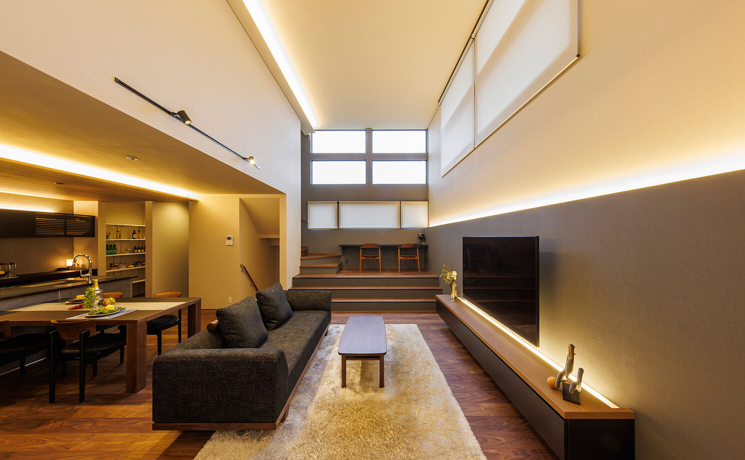 NOZOMI HOME 【岐阜市｜２階リビング・インナーガレージ】屋上庭園のあるガレージハウス。２階リビングは圧巻の開放感！の建築実例画像