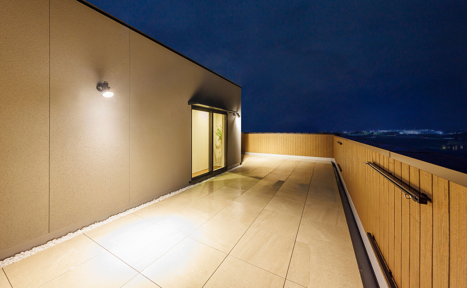 NOZOMI HOME 【岐阜市｜２階リビング・インナーガレージ】屋上庭園のあるガレージハウス。２階リビングは圧巻の開放感！の建築実例画像3