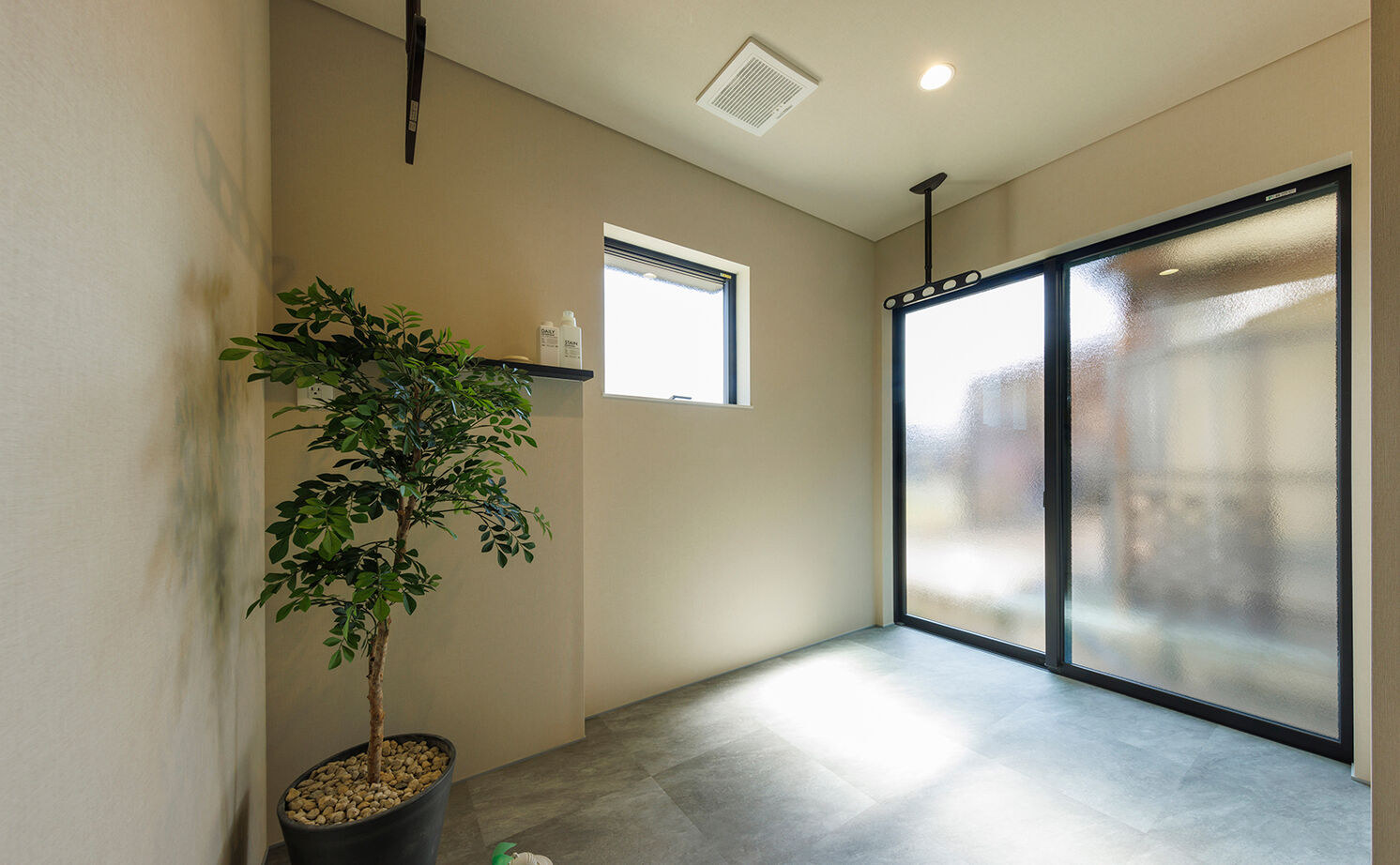 NOZOMI HOME 【岐阜市｜２階リビング・インナーガレージ】屋上庭園のあるガレージハウス。２階リビングは圧巻の開放感！の建築実例画像15