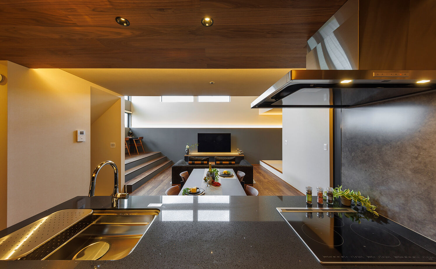 NOZOMI HOME 【岐阜市｜２階リビング・インナーガレージ】屋上庭園のあるガレージハウス。２階リビングは圧巻の開放感！の建築実例画像16