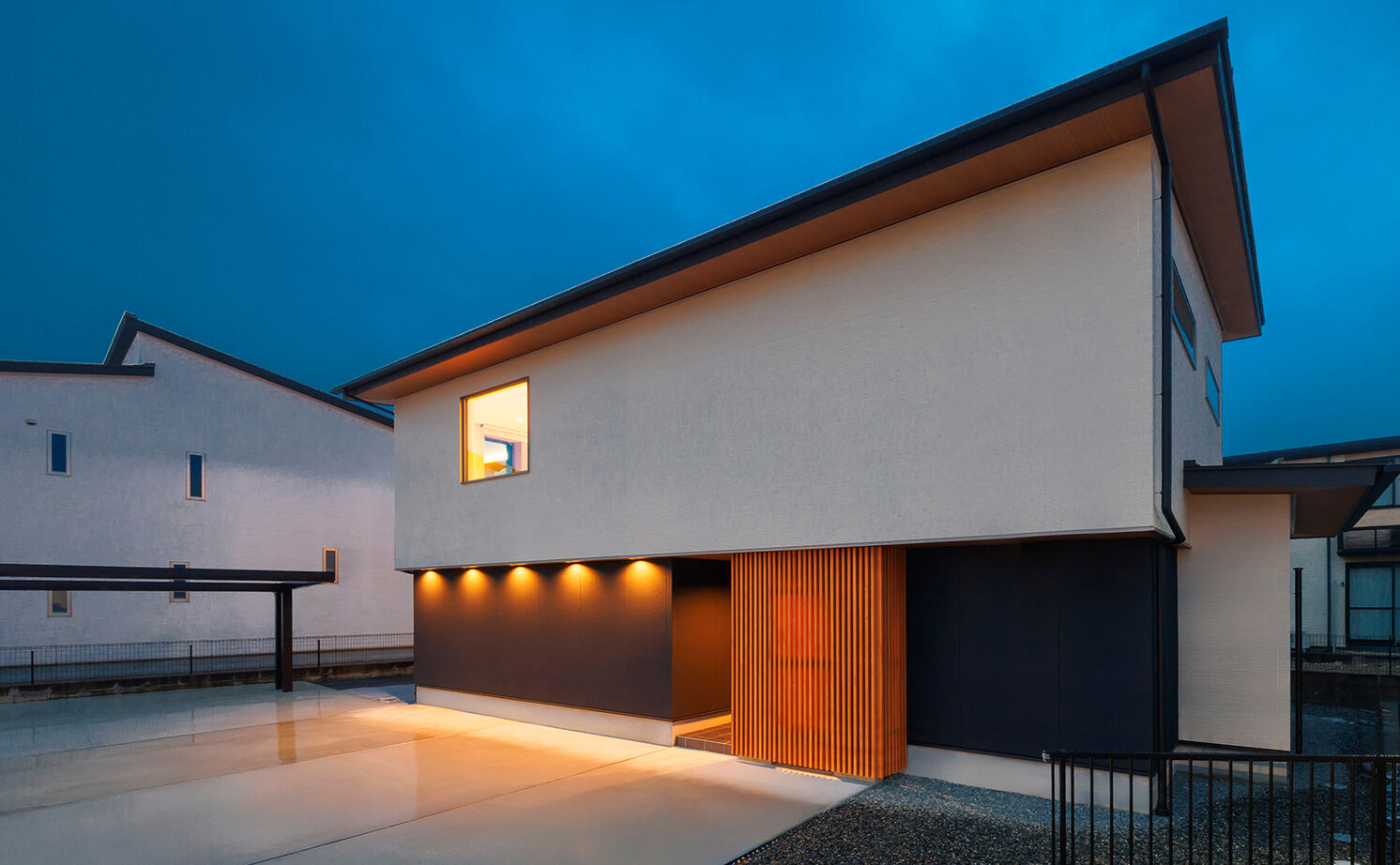 NOZOMI HOME 【岐阜市｜30坪台・吹抜け×スキップフロア】間取りは家事ラクを重視。大通り沿いでも叶った開放的な暮らしの建築実例画像2