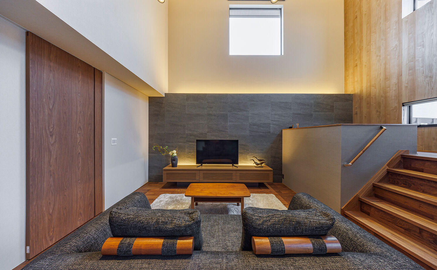 NOZOMI HOME 【岐阜市｜30坪台・吹抜け×スキップフロア】間取りは家事ラクを重視。大通り沿いでも叶った開放的な暮らしの建築実例画像3