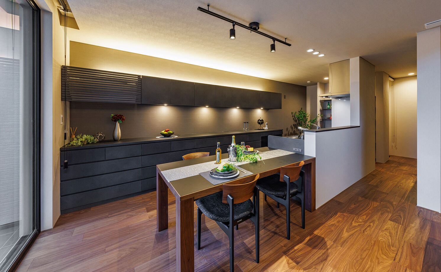 NOZOMI HOME 【岐阜市｜30坪台・吹抜け×スキップフロア】間取りは家事ラクを重視。大通り沿いでも叶った開放的な暮らしの建築実例画像4