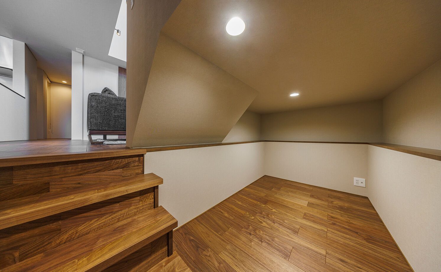 NOZOMI HOME 【岐阜市｜30坪台・吹抜け×スキップフロア】間取りは家事ラクを重視。大通り沿いでも叶った開放的な暮らしの建築実例画像7