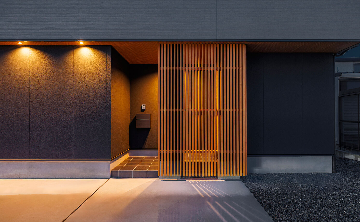 NOZOMI HOME 【岐阜市｜30坪台・吹抜け×スキップフロア】間取りは家事ラクを重視。大通り沿いでも叶った開放的な暮らしの建築実例画像16