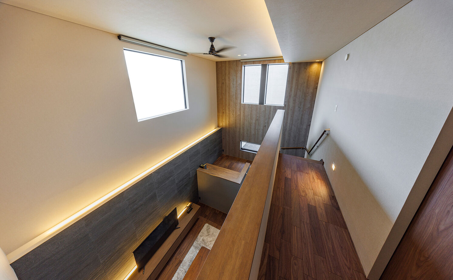 NOZOMI HOME 【岐阜市｜30坪台・吹抜け×スキップフロア】間取りは家事ラクを重視。大通り沿いでも叶った開放的な暮らしの建築実例画像17