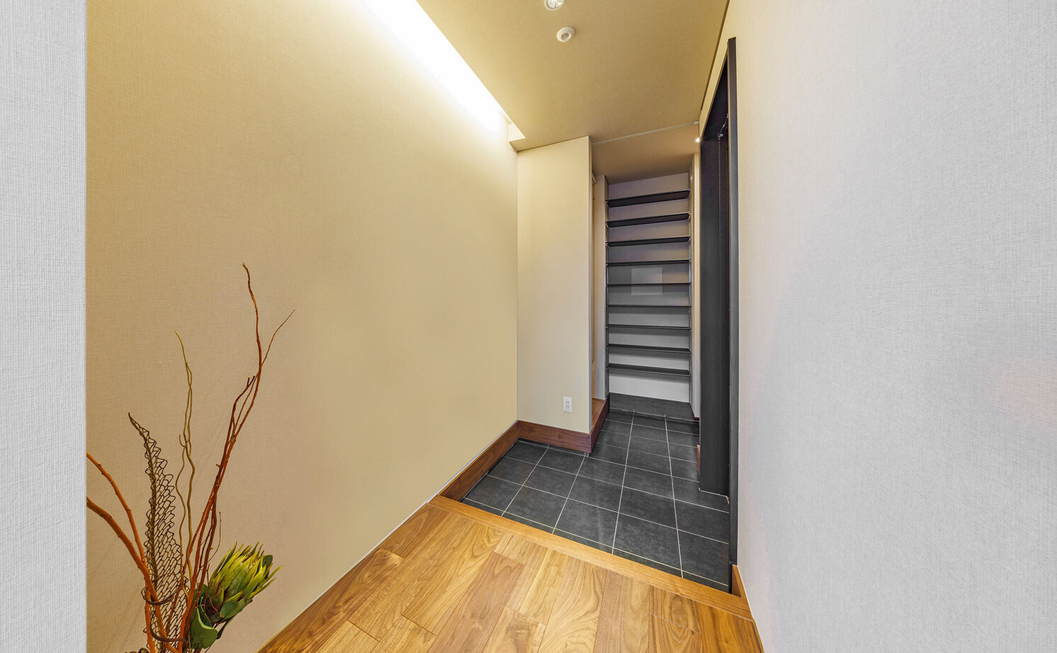 NOZOMI HOME 【岐阜市｜30坪台・吹抜け×スキップフロア】間取りは家事ラクを重視。大通り沿いでも叶った開放的な暮らしの建築実例画像18