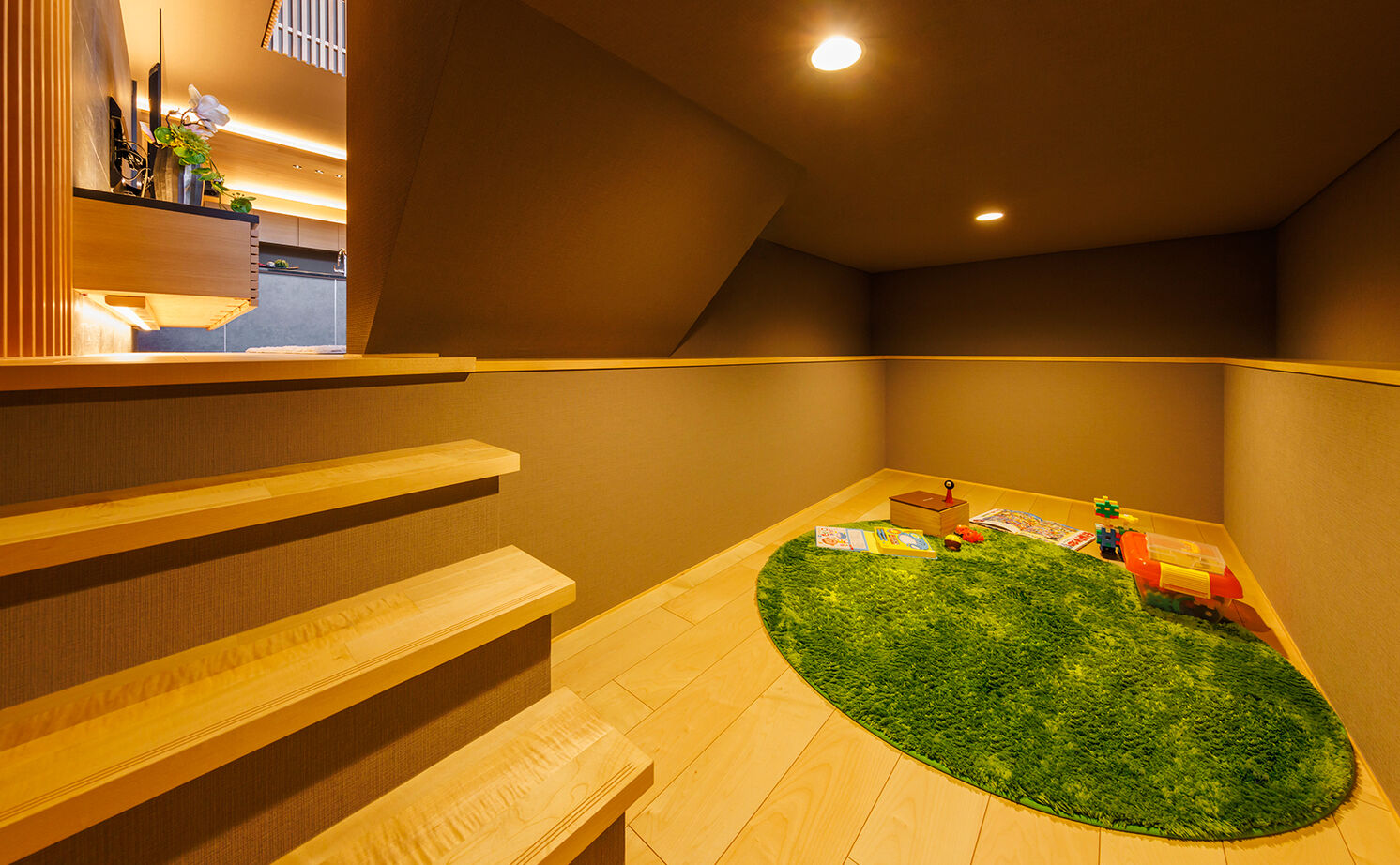 NOZOMI HOME 【岐阜市｜和モダン・大空間】ソファから見えるのは空だけ。和の風情を醸し出すヒノキの格子が印象的な家の建築実例画像6