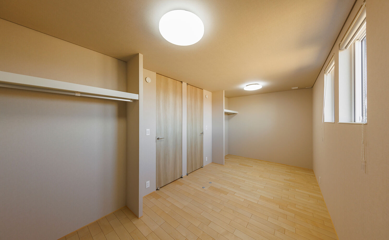 NOZOMI HOME 【岐阜市｜和モダン・大空間】ソファから見えるのは空だけ。和の風情を醸し出すヒノキの格子が印象的な家の建築実例画像17