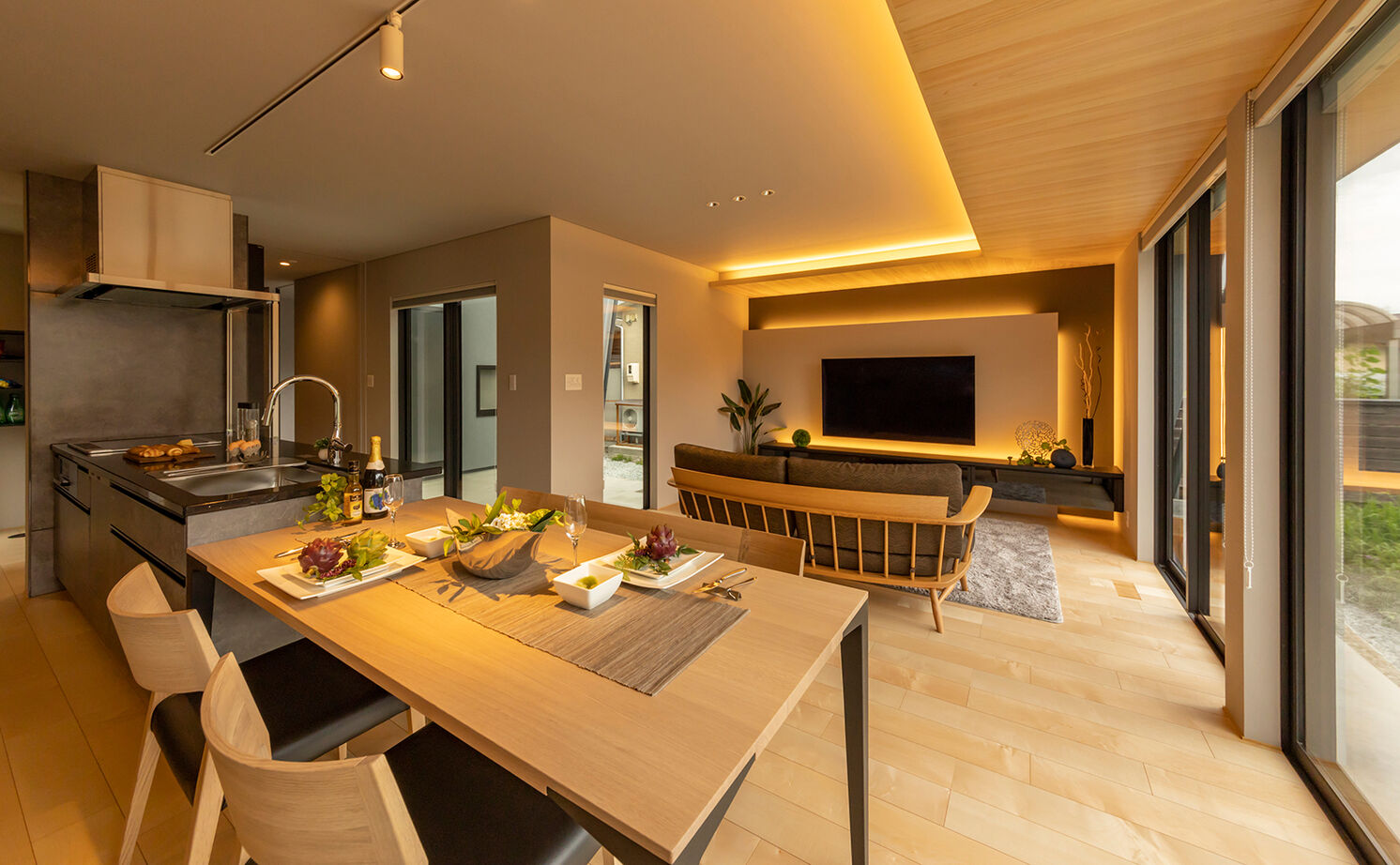 NOZOMI HOME 【高山市｜平屋×スキップフロア｜間取り有】ポイントはテラスの位置。縦長の敷地を活かしたモダンな平屋の建築実例画像2