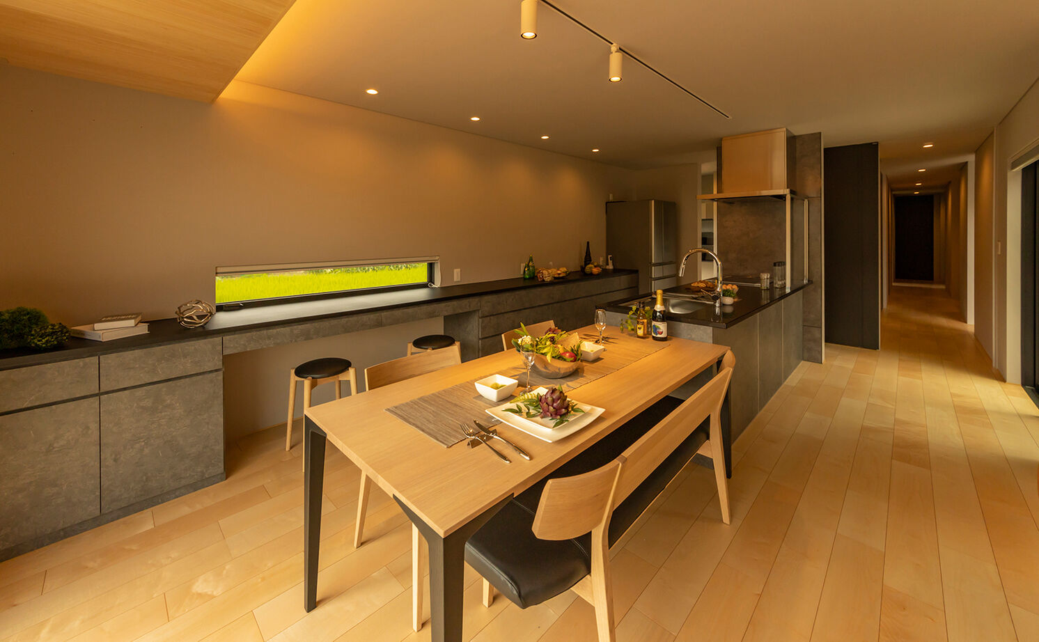 NOZOMI HOME 【高山市｜平屋×スキップフロア｜間取り有】ポイントはテラスの位置。縦長の敷地を活かしたモダンな平屋の建築実例画像3