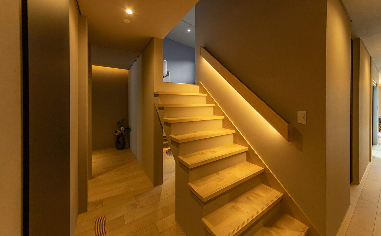 NOZOMI HOME 【高山市｜平屋×スキップフロア｜間取り有】ポイントはテラスの位置。縦長の敷地を活かしたモダンな平屋の建築実例画像5