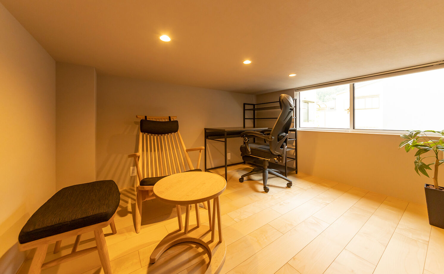 NOZOMI HOME 【高山市｜平屋×スキップフロア｜間取り有】ポイントはテラスの位置。縦長の敷地を活かしたモダンな平屋の建築実例画像6