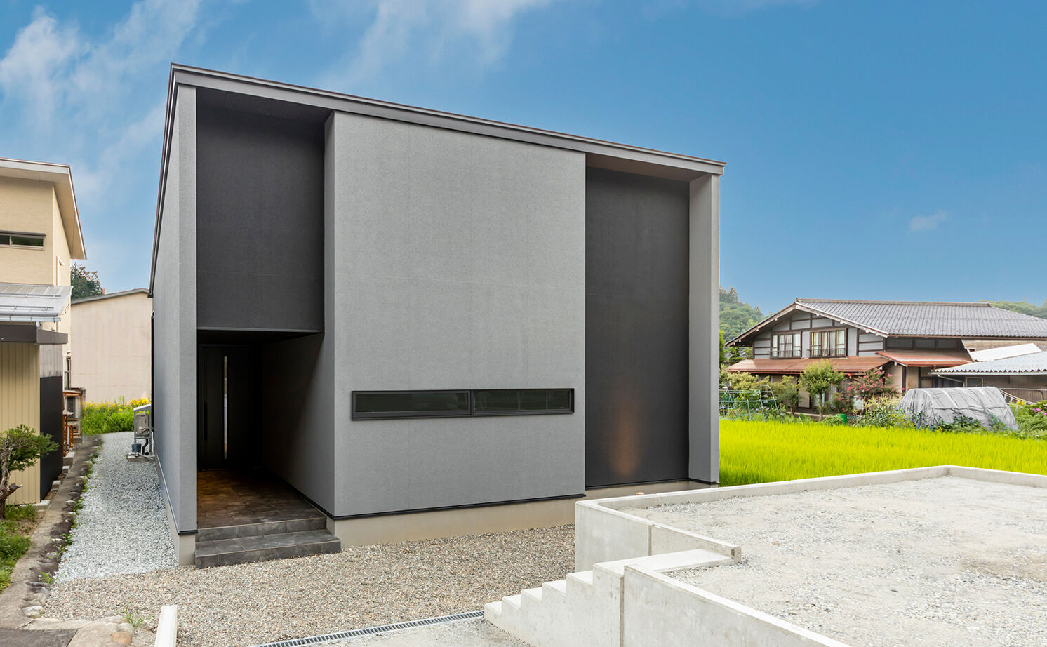 NOZOMI HOME 【高山市｜平屋×スキップフロア｜間取り有】ポイントはテラスの位置。縦長の敷地を活かしたモダンな平屋の建築実例画像8