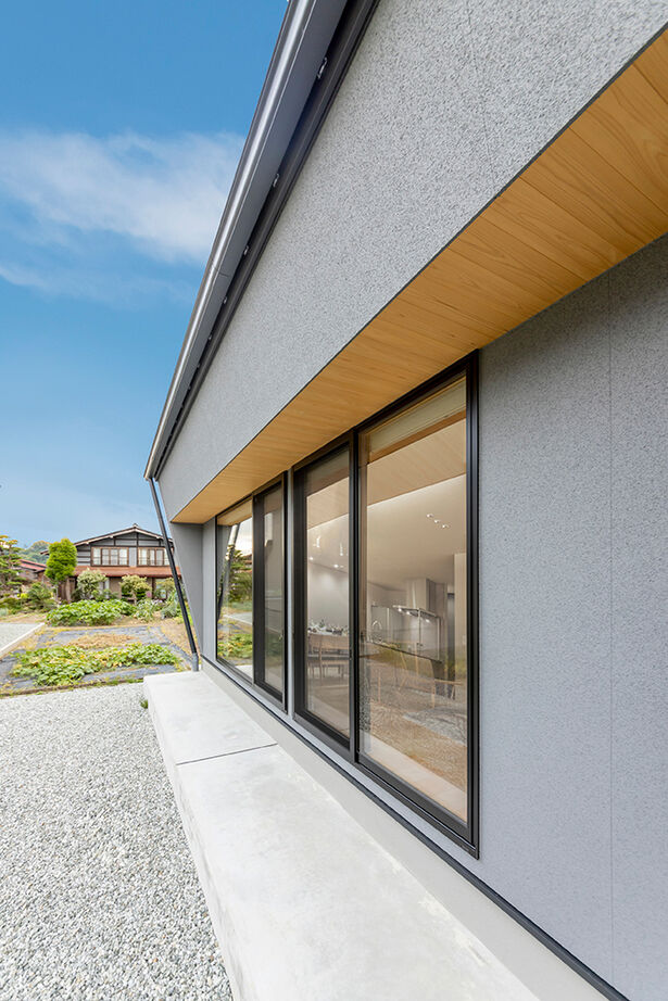 NOZOMI HOME 【高山市｜平屋×スキップフロア｜間取り有】ポイントはテラスの位置。縦長の敷地を活かしたモダンな平屋の建築実例画像10