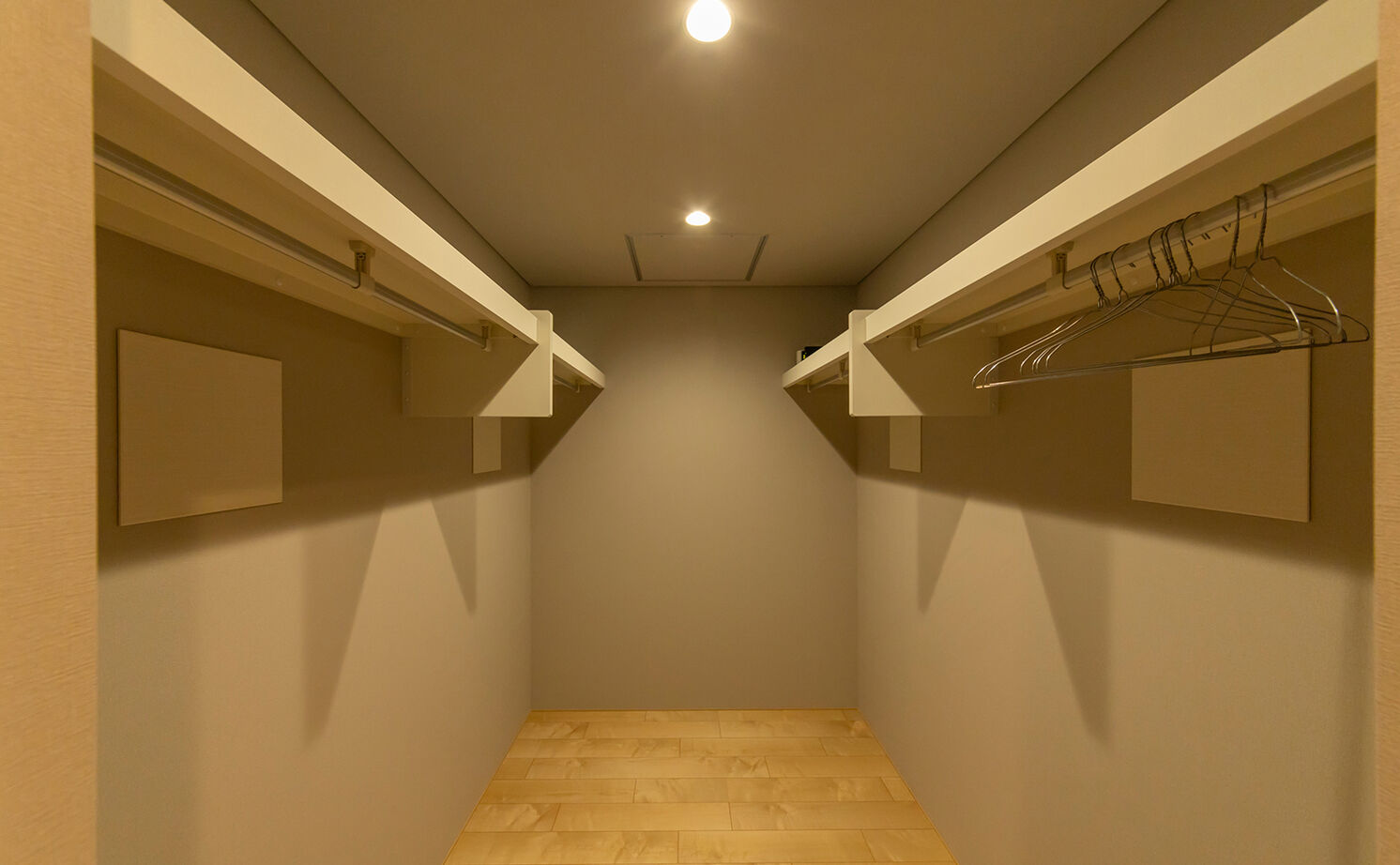 NOZOMI HOME 【高山市｜平屋×スキップフロア｜間取り有】ポイントはテラスの位置。縦長の敷地を活かしたモダンな平屋の建築実例画像19