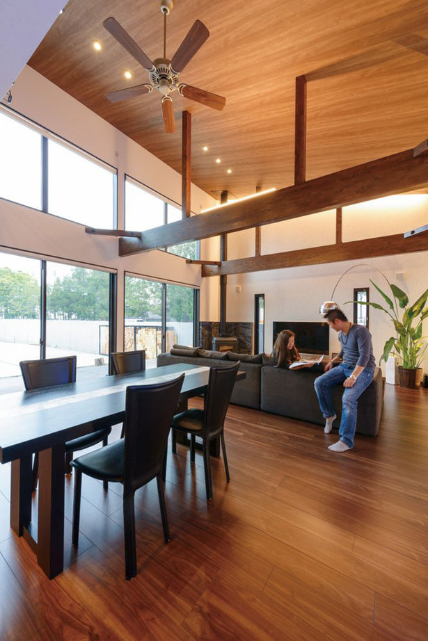 東邦建工 長野市・吹き抜け・薪ストーブ｜ひとつながりの大空間が開放的な別荘のような家の建築実例画像3