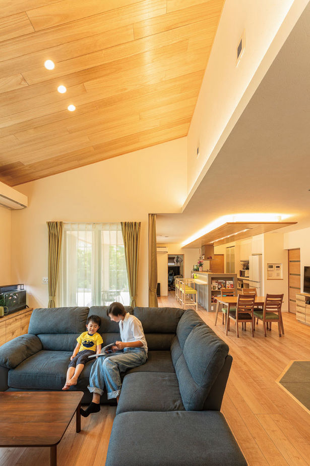 東邦建工 長野市・屋外テラス・薪ストーブ｜内も外も一体で愉しむ、家族が集う憩いの家の建築実例画像2