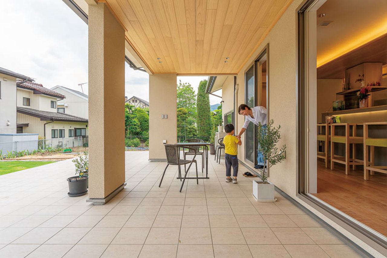 東邦建工 長野市・屋外テラス・薪ストーブ｜内も外も一体で愉しむ、家族が集う憩いの家の建築実例画像3