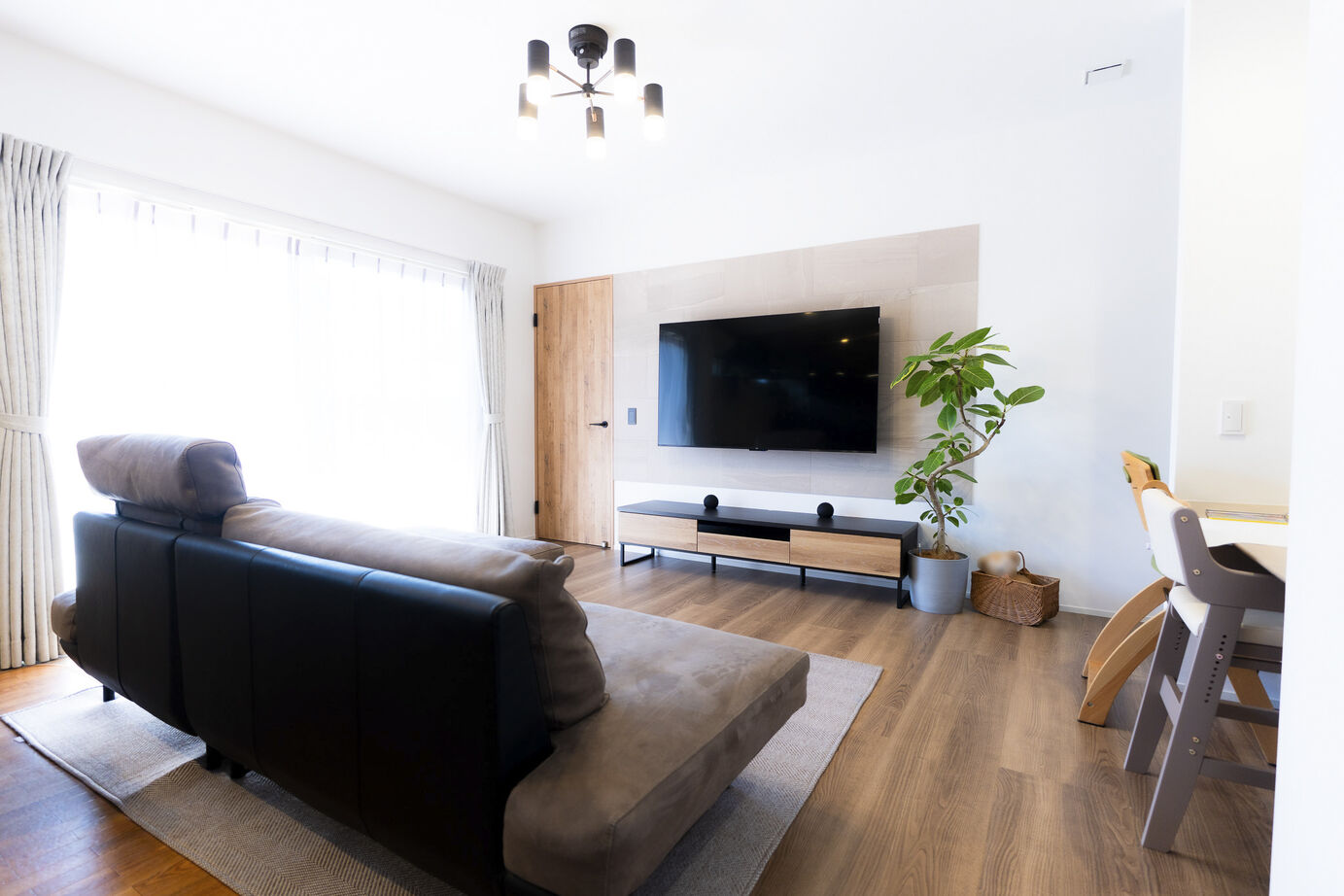 東邦建工 【塩尻市/27.80坪・3LDK＋S】20坪台で叶う、大空間の家の建築実例画像2