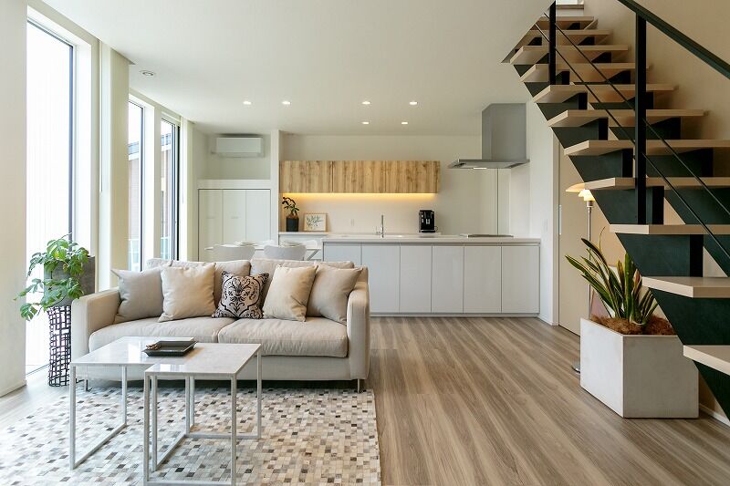 D・LIFE 【4人家族/白がメインカラー/リゾートスタイル】ナチュラルな空間にゴールドを取り入れてセンスアップの建築実例画像2