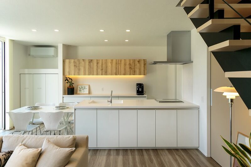 D・LIFE 【4人家族/白がメインカラー/リゾートスタイル】ナチュラルな空間にゴールドを取り入れてセンスアップの建築実例画像3