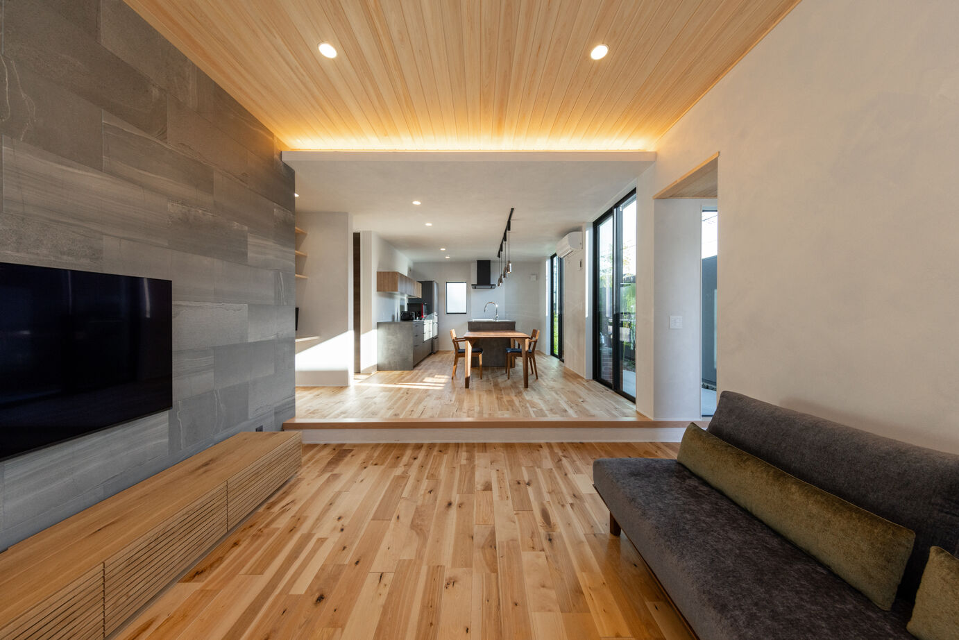 内田建設 建築家×工務店と夢を叶えた　自然素材のガレージハウスの建築実例画像1