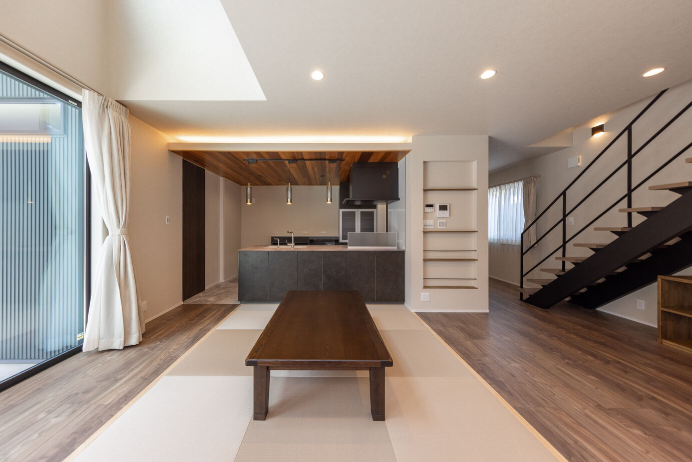 内田建設 畳ダイニングとシアタールームのあるくつろぎの家の建築実例画像