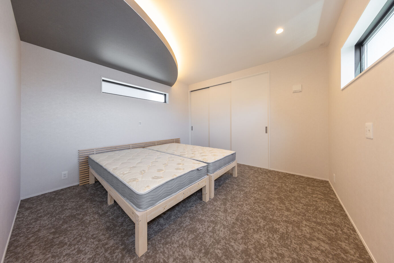 内田建設 細長い変形地でも二世帯が快適に暮らせる建築家住宅の建築実例画像3