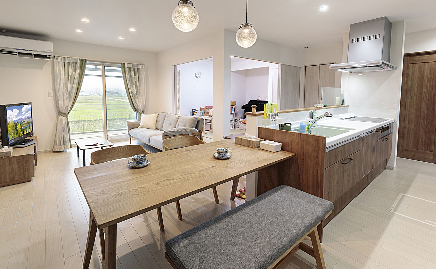 東宝ホーム 一体感のある間取とスムーズな家事動線が快適。秘密基地のようなロフトも楽しい平屋づくりの家の建築実例画像2