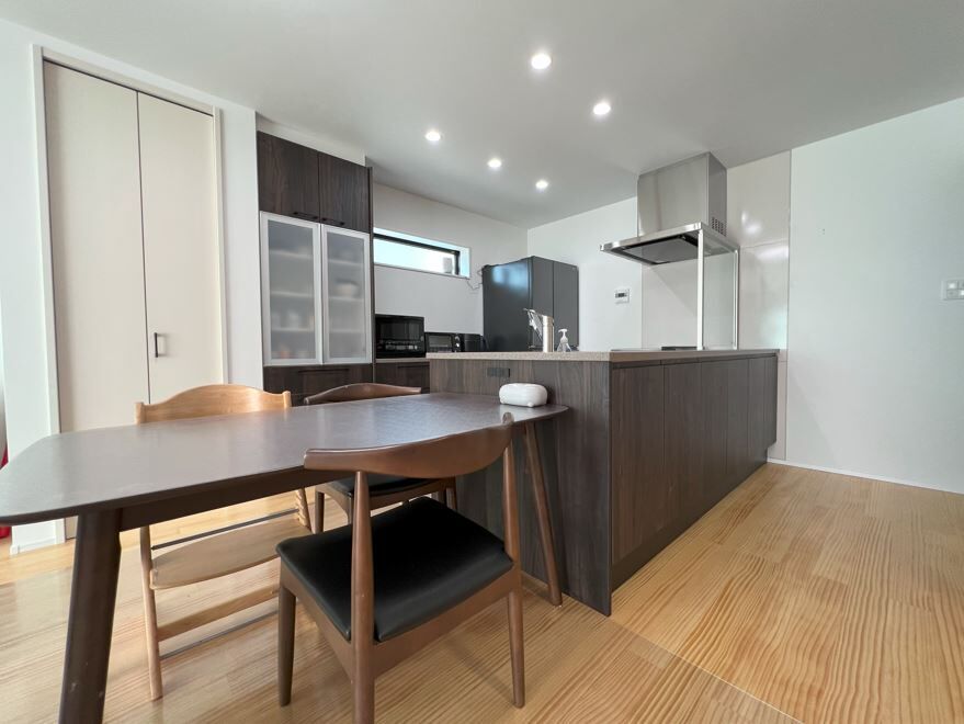 東宝ホーム 1階主寝室・充実した収納・家事効率を叶えた理想の住まいの建築実例画像2