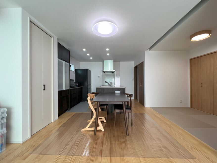 東宝ホーム 1階主寝室・充実した収納・家事効率を叶えた理想の住まいの建築実例画像3