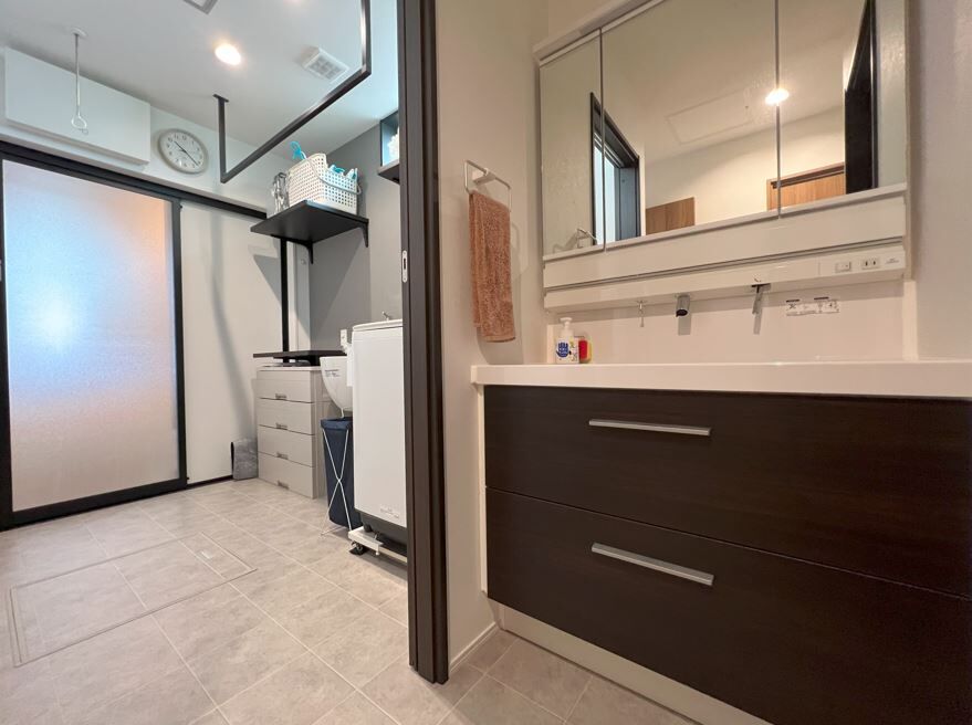 東宝ホーム 1階主寝室・充実した収納・家事効率を叶えた理想の住まいの建築実例画像6