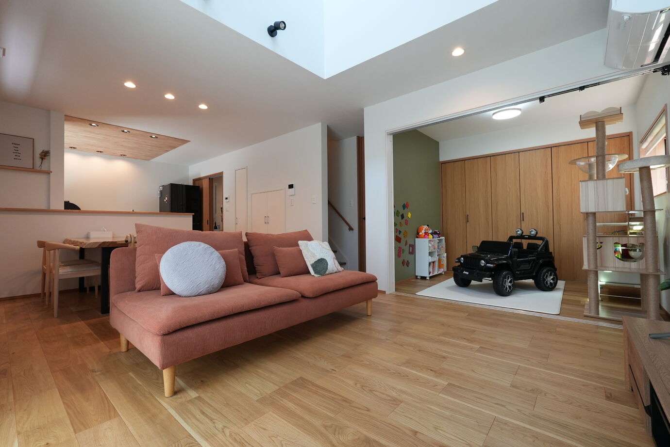 東宝ホーム 【猫がよろこぶ家/吹抜け/家事ラク/33坪台/3LDK】一年を通して快適な温度環境の住まいの建築実例画像2