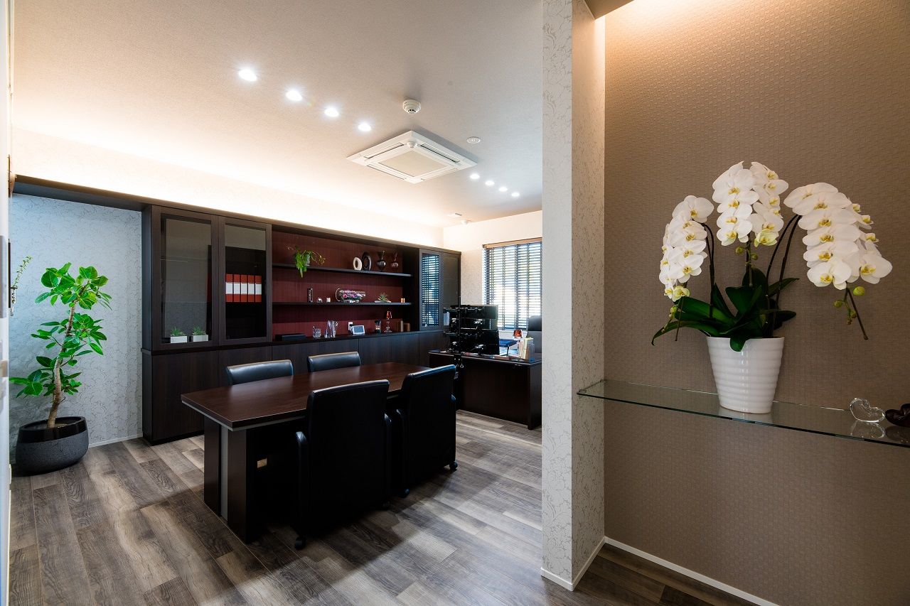 東宝ホーム スタイリッシュな店舗併用住宅の建築実例画像2