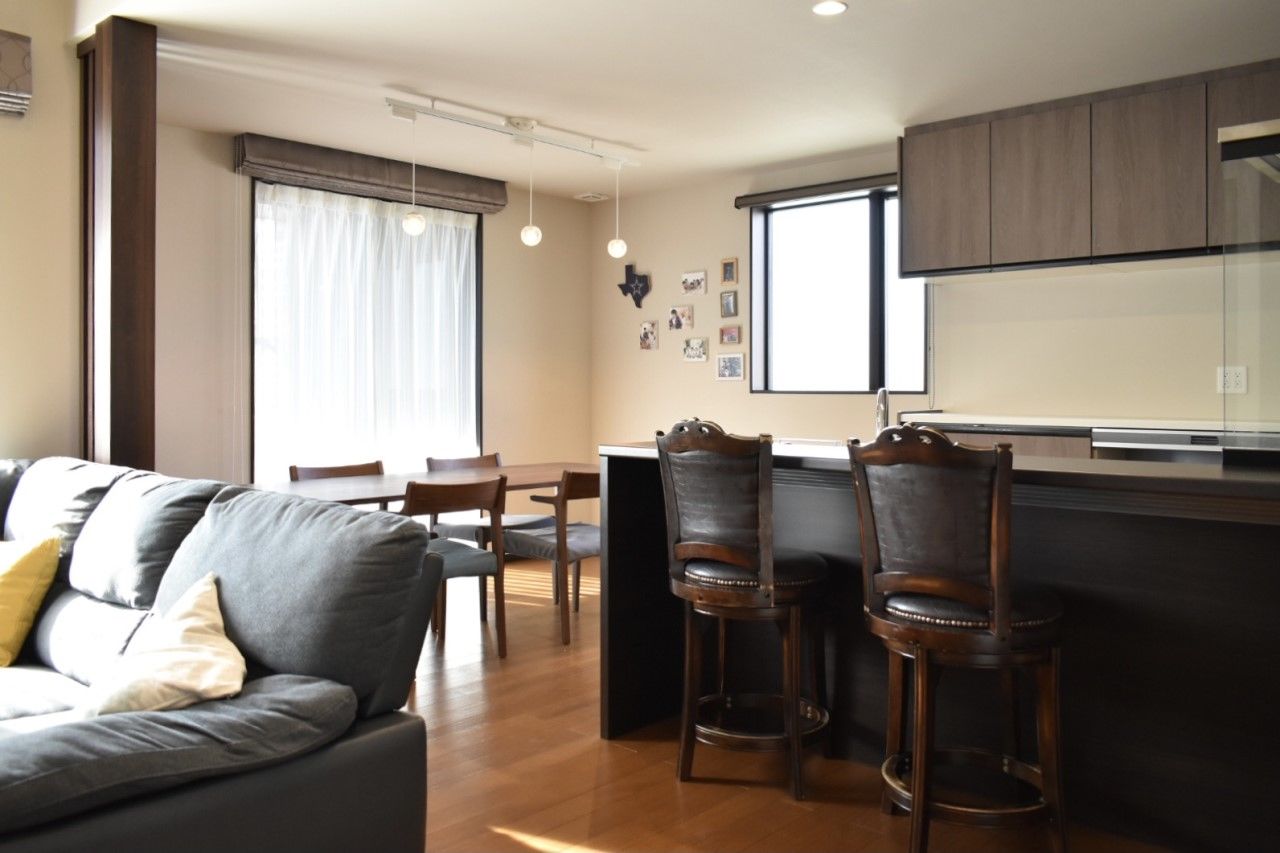 東宝ホーム 家族のつながりを感じる吹抜け空間のある邸宅の建築実例画像5