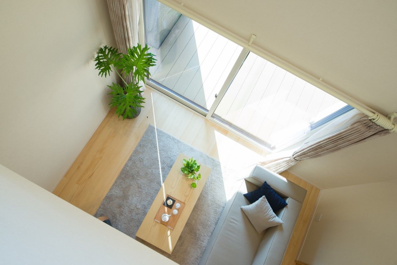 東宝ホーム モダンな外観のミニカーショップを兼ねたカフェ併用の住まいの建築実例画像6