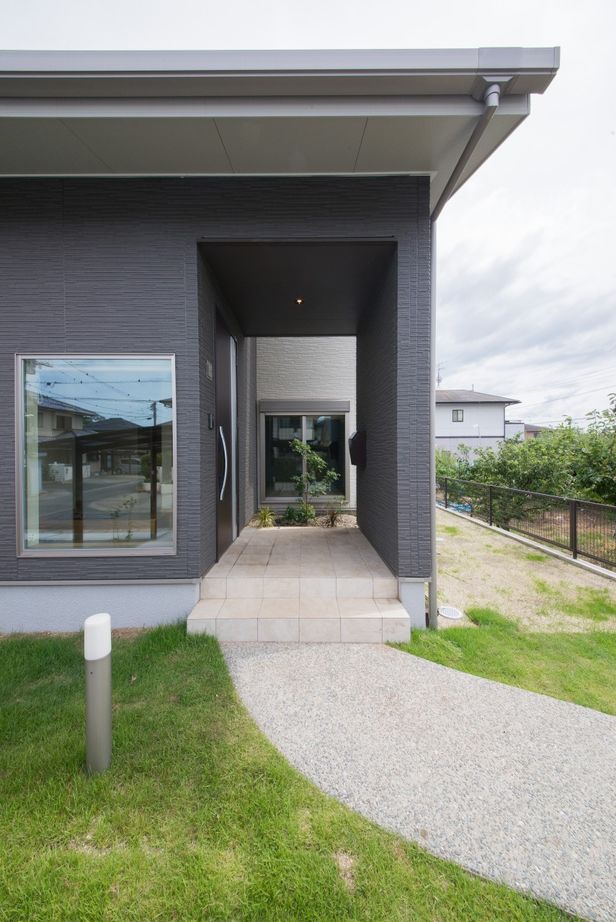 東宝ホーム V2Hを備えた斜め天井の吹抜けのある平屋の建築実例画像2