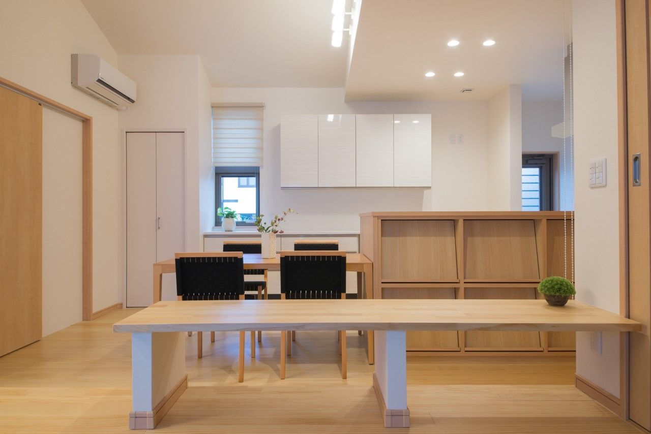 東宝ホーム V2Hを備えた斜め天井の吹抜けのある平屋の建築実例画像5