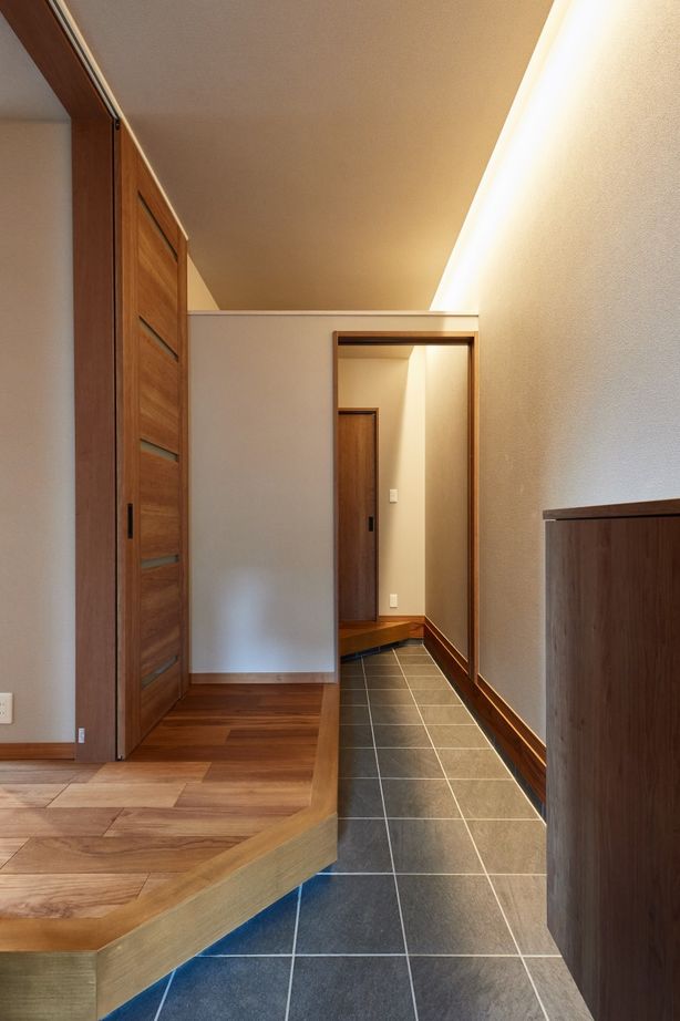 東宝ホーム 中庭のあるビルトインガレージの平屋の家の建築実例画像2