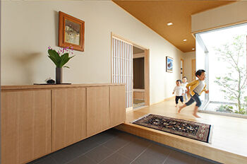 みぞえ住宅 【平屋／中庭／吹抜けのあるLDK】木の香りに取り囲まれて、スクスク育つ子どもたちの建築実例画像4