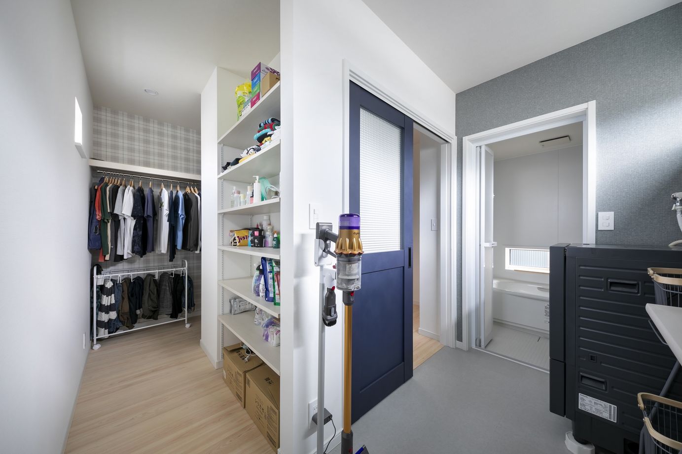 ヤマミズホーム 無垢床、薪ストーブ、本棚、中庭。家族の「好き」を全部叶えた家の建築実例画像6