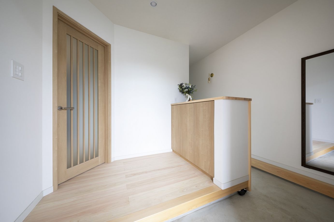 ヤマミズホーム 無垢床、薪ストーブ、本棚、中庭。家族の「好き」を全部叶えた家の建築実例画像8